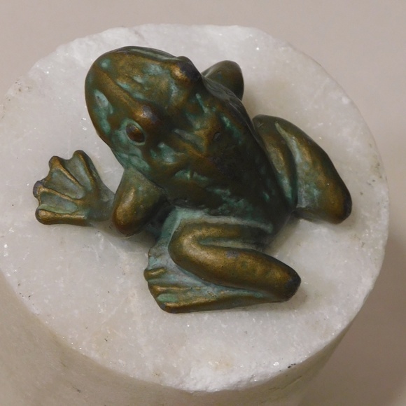 Vintage Bronze Cast Frog - Picture 10 of 11